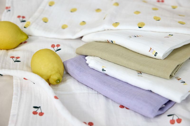 Lassig - Swaddle & Burp Blanket L - GOTS Happy Fruits Cherry 3pack 85*85cm