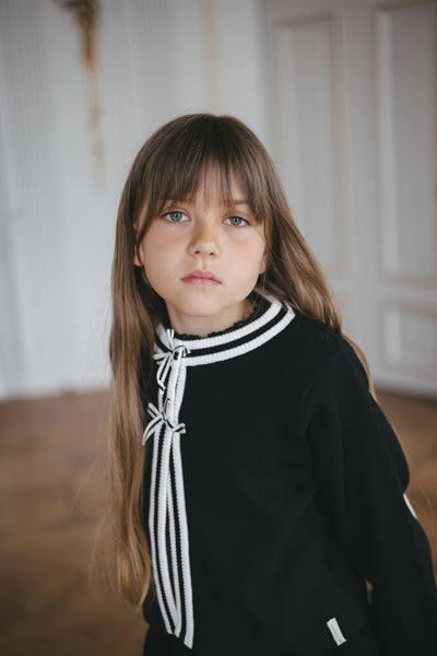 Levv - Zwart vest met witte bies en strikken | Black